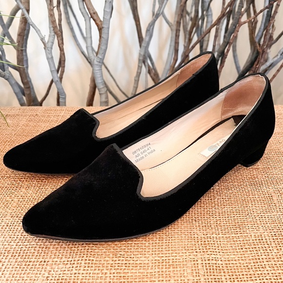 Boden Black Velvet Pointy Toe Loafers Size 41 - Picture 1 of 11